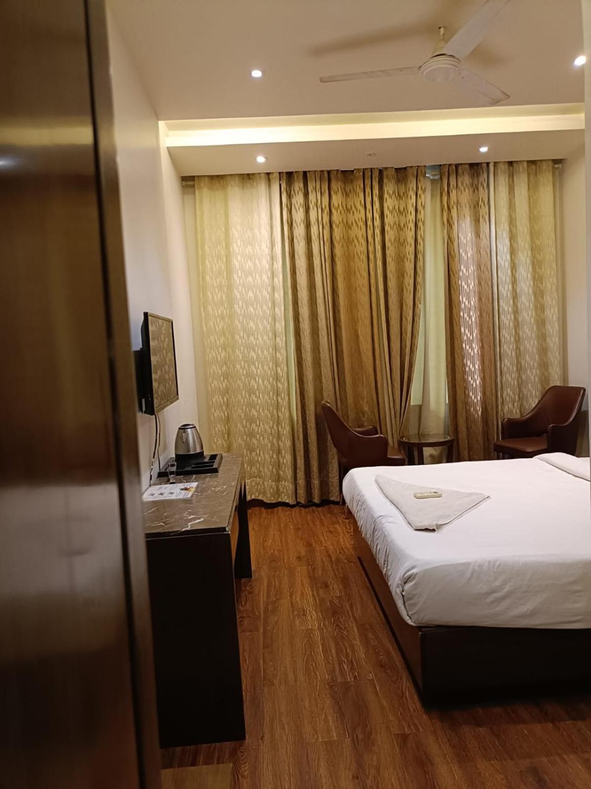 Hotel Parklane Agra (Uttar Pradesh) Kültér fotó